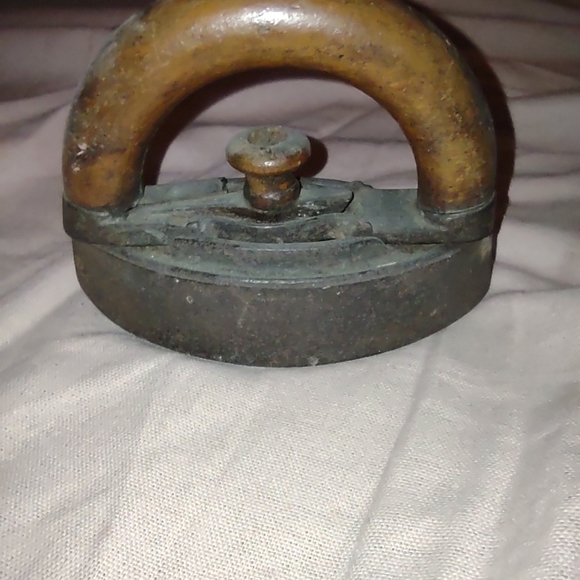 Antique iron - Picture 2 of 7